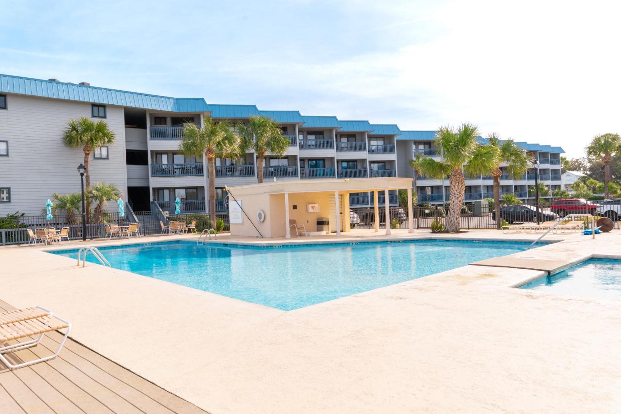 Private Balcony - - Pool And Pickleball * Tybee Island