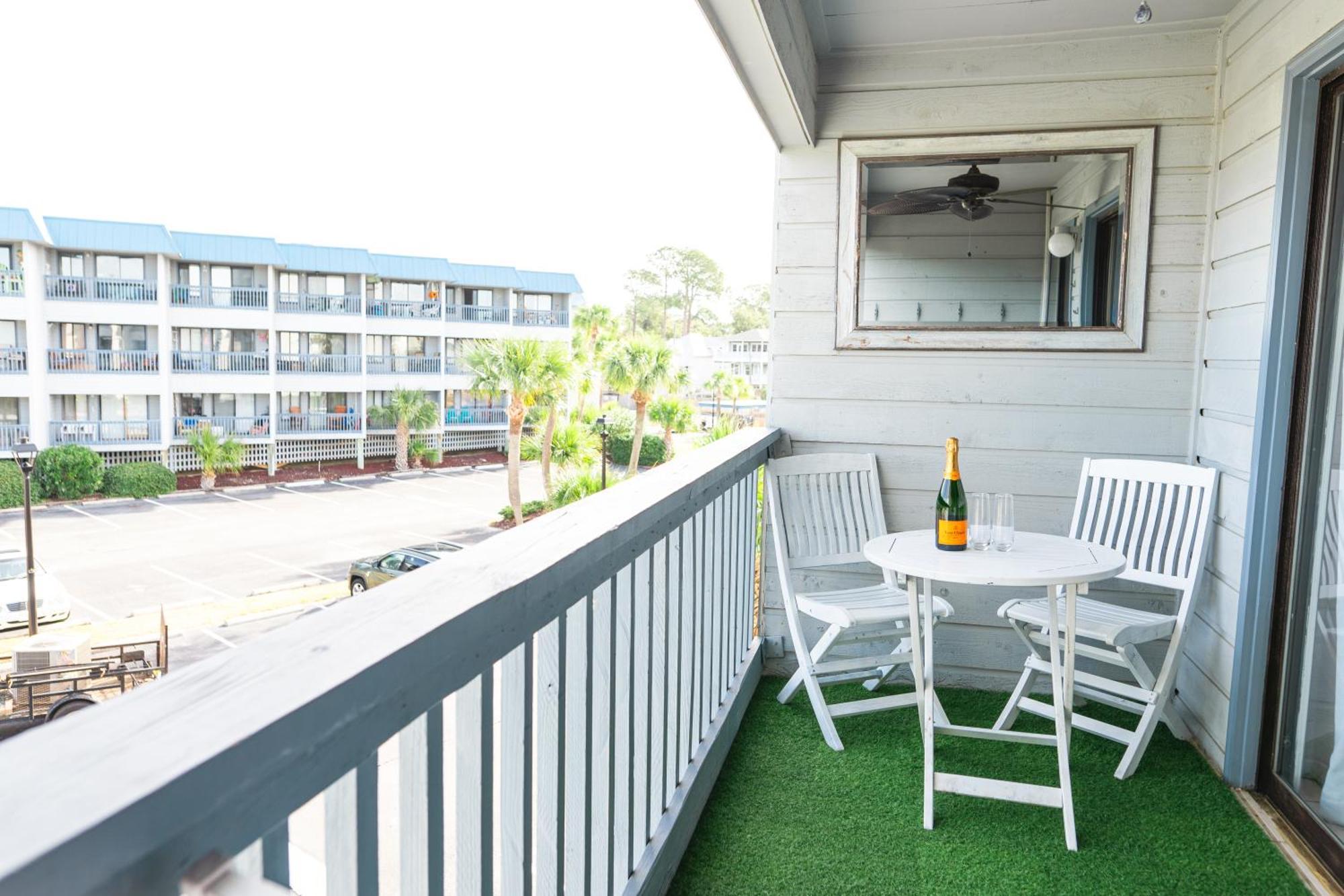 Private Balcony - - Pool And Pickleball