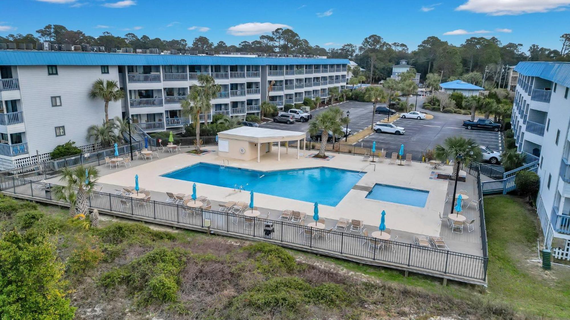 Private Balcony - - Pool And Pickleball * Tybee Island